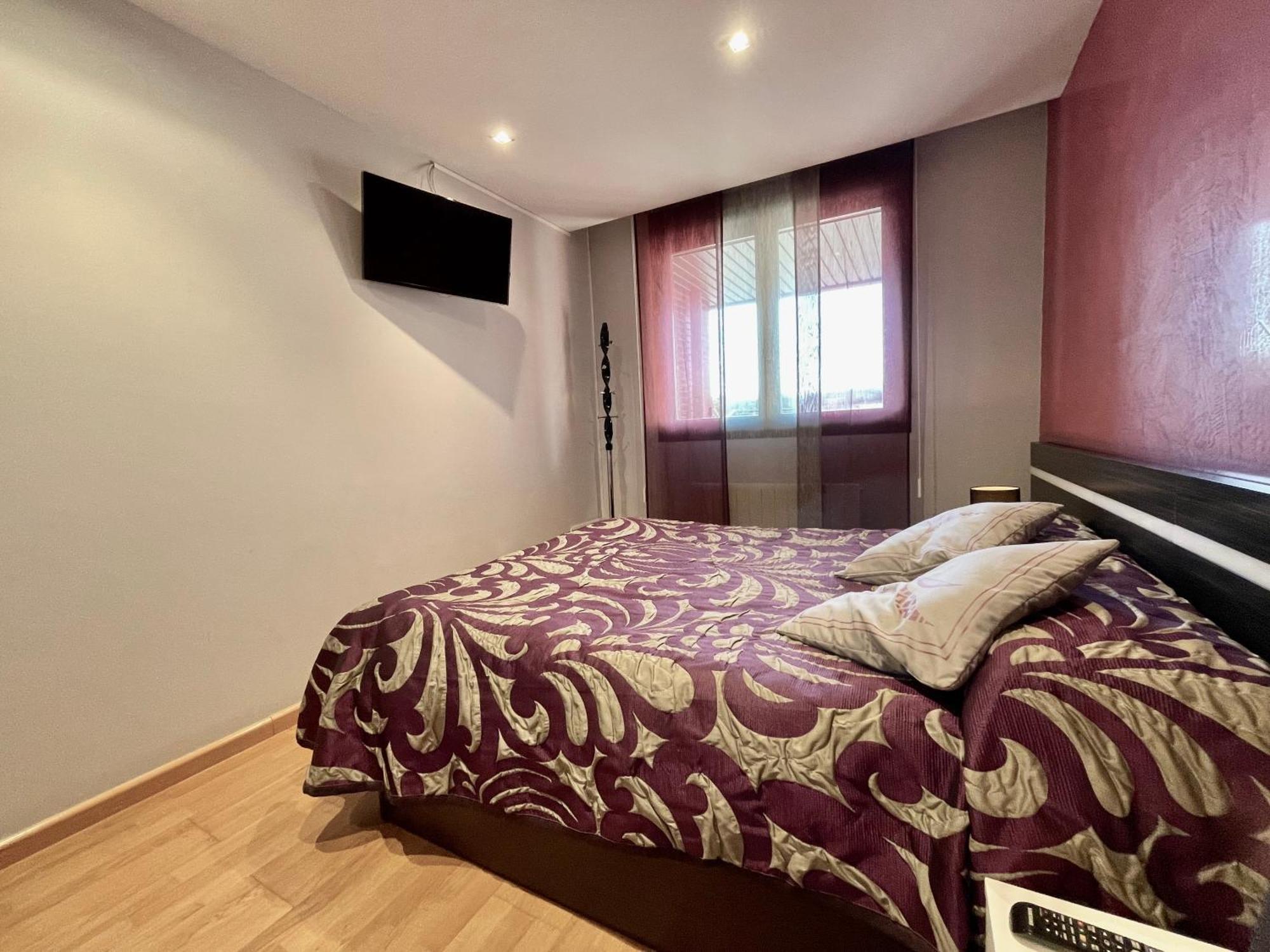Apartamentos Ciudad Del Calzado أرنيدو المظهر الخارجي الصورة